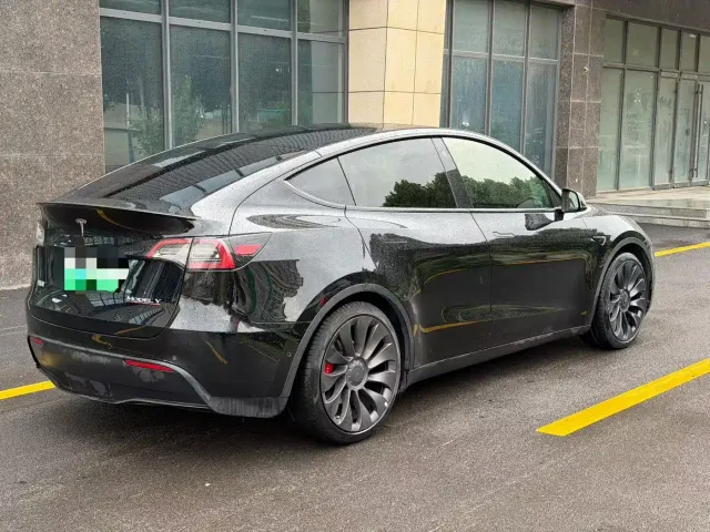 Tesla Model Y — Фото автомобиля 6