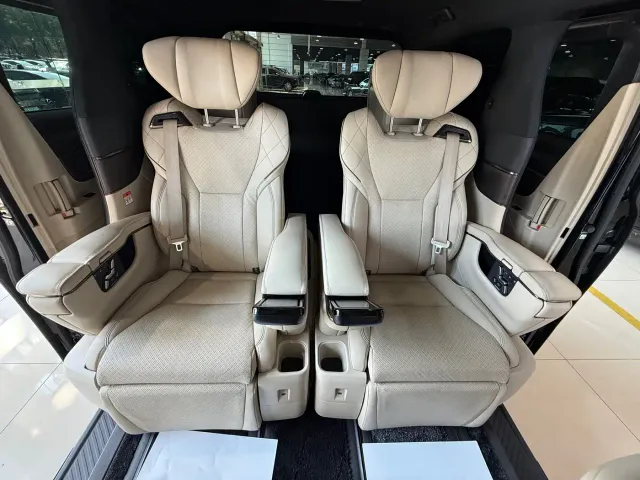Toyota Alphard — Фото автомобиля 16