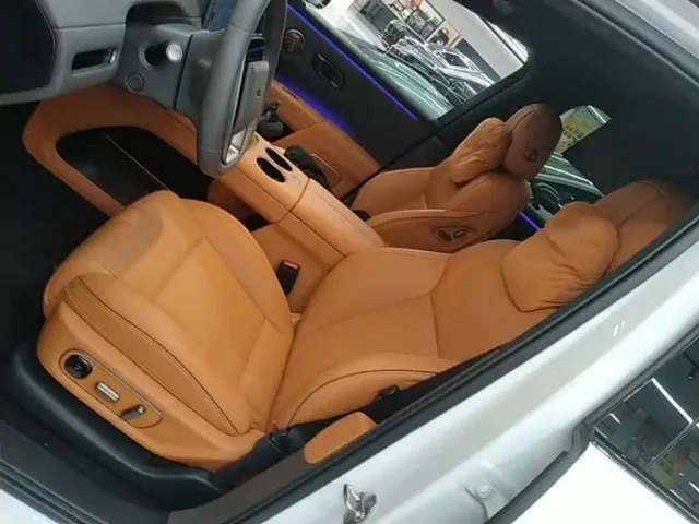 Li Auto i8 — Фото автомобиля 14