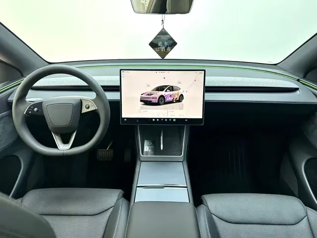 Tesla Model Y L — Фото автомобиля 13