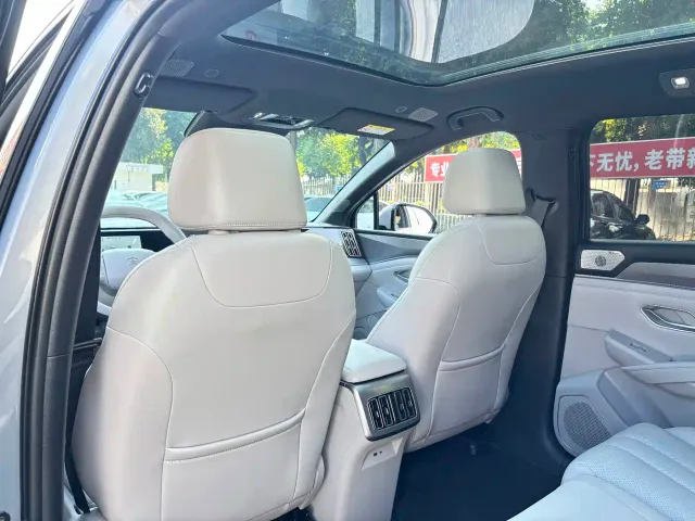 BYD Song Ultra — Фото автомобиля 23