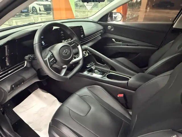 Hyundai Elantra — Фото автомобиля 8