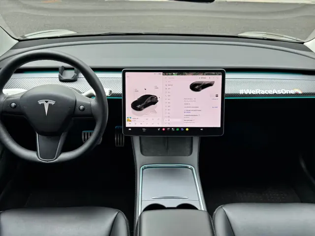 Tesla Model 3 — Фото автомобиля 5