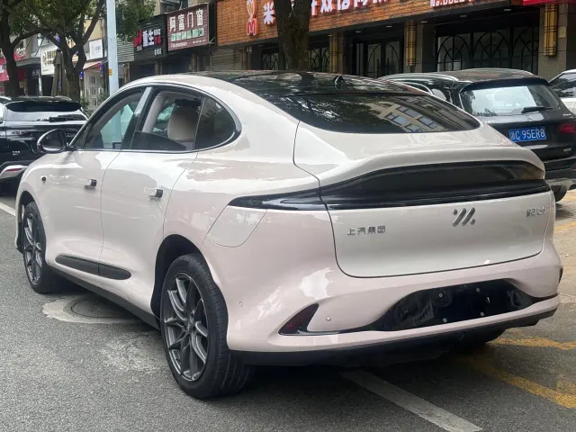 IM Motors LS6 — Фото автомобиля 15