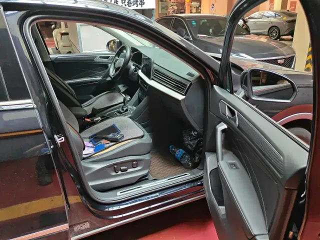 Volkswagen Tiguan L — Фото автомобиля 8