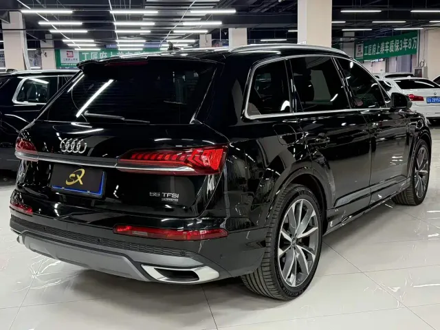 Audi Q7 — Фото автомобиля 7