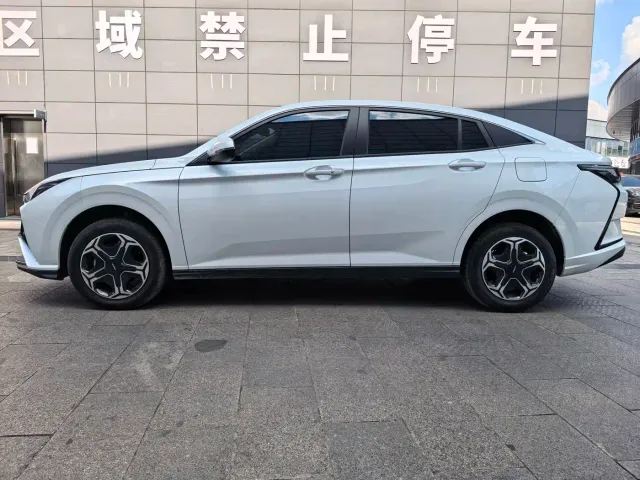 Dongfeng Yixuan — Фото автомобиля 16
