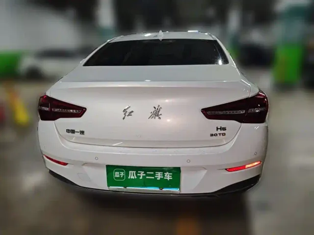 Hongqi H5 — Фото автомобиля 5