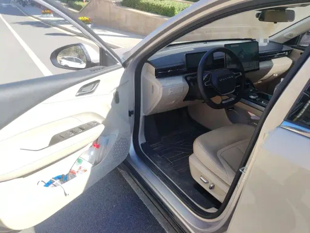 Wuling Starlight — Фото автомобиля 12