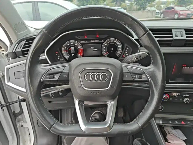 Audi Q3 — Фото автомобиля 10