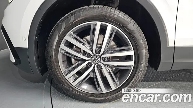 Volkswagen Tiguan — Фото автомобиля 5