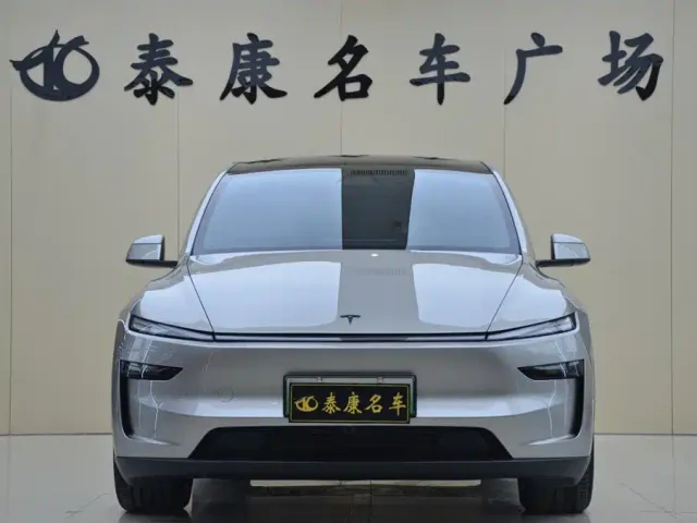 Tesla Model Y L — Фото автомобиля 2