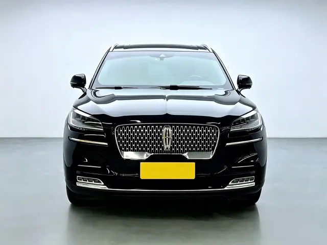 Lincoln Aviator — Фото автомобиля 2
