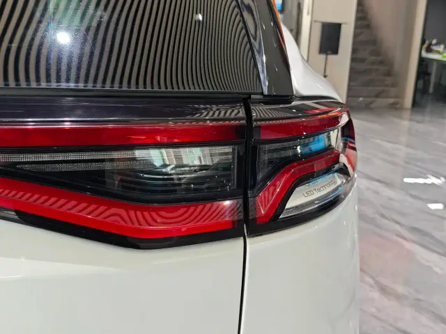 BYD Tang — Фото автомобиля 10