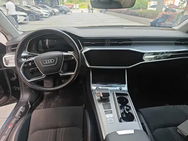 Audi A7L — Фото автомобиля 9