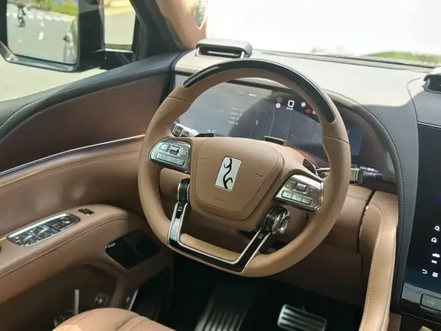 BYD U8L — Фото автомобиля 10