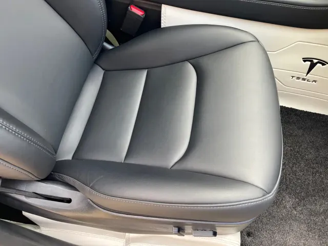Tesla Model Y — Фото автомобиля 17