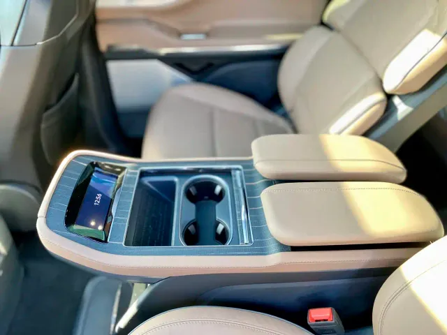 Lincoln Navigator — Фото автомобиля 19