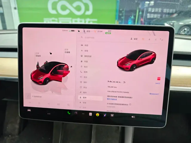 Tesla Model 3 — Фото автомобиля 10