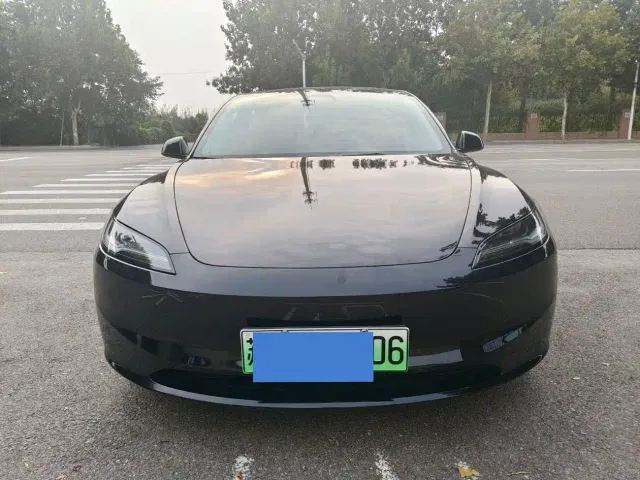Tesla Model 3 — Фото автомобиля 3