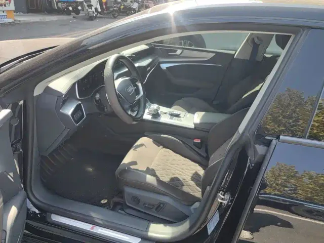 Audi A7L — Фото автомобиля 9