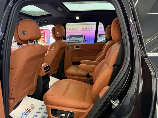 Li Auto L8 — Фото автомобиля 8