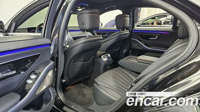 Mercedes-Benz S-Class — Фото автомобиля 24