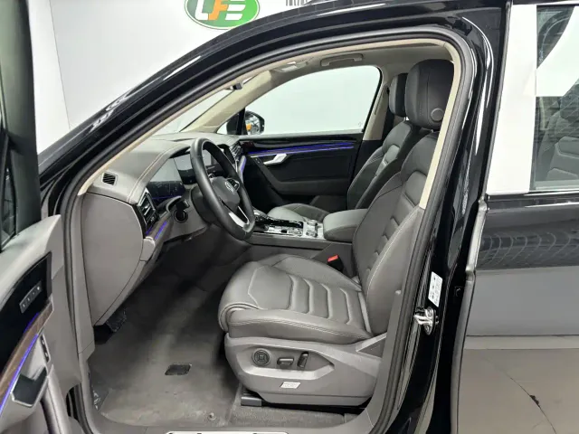 Volkswagen Touareg — Фото автомобиля 10