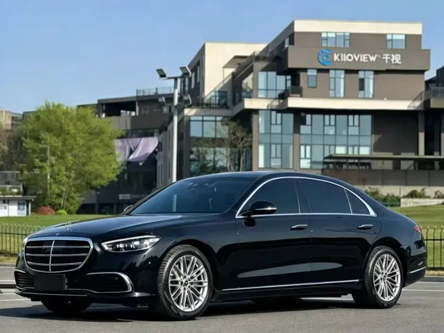Фотография автомобиля — Mercedes-Benz S-Class