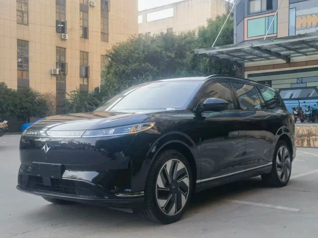 Фотография автомобиля — Dongfeng eπ 008