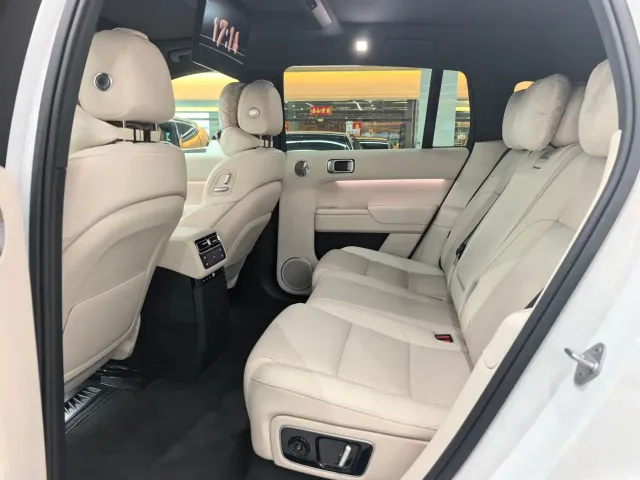 Li Auto L7 — Фото автомобиля 11