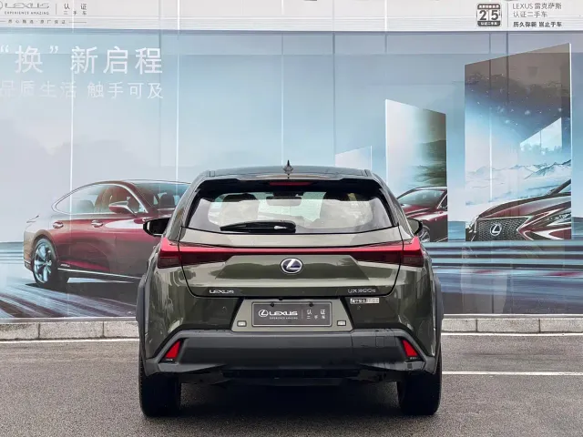 Lexus UX — Фото автомобиля 8