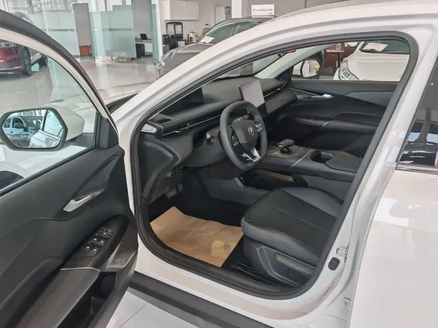 Changan Eado — Фото автомобиля 5