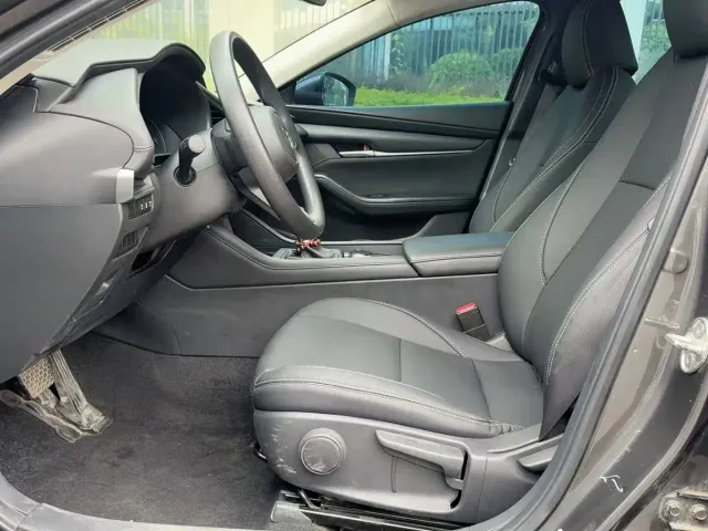 Mazda Axela — Фото автомобиля 4