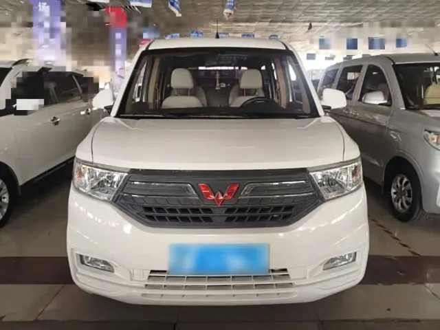 Wuling Hongguang V — Фото автомобиля 2