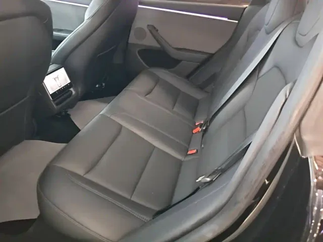 Tesla Model 3 — Фото автомобиля 14