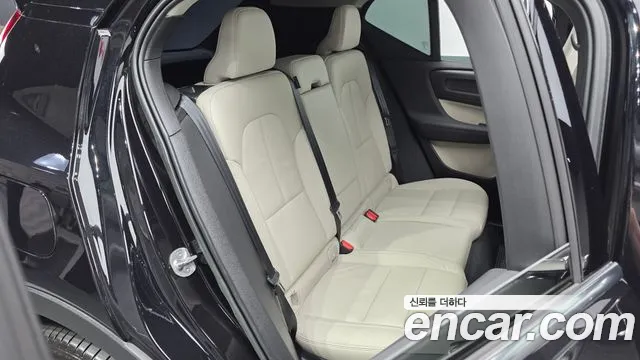 Вольво XC40 B4 Ultimate Bright — Фото автомобиля 11