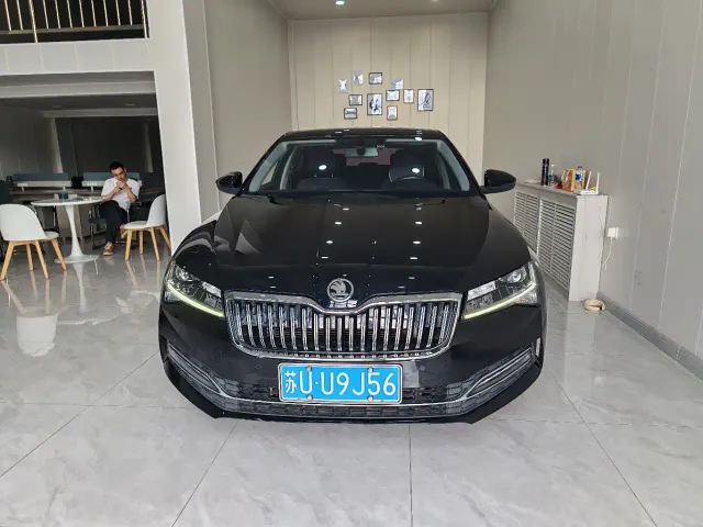 Skoda Superb — Фото автомобиля 2