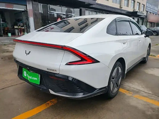 Wuling E5 — Фото автомобиля 6
