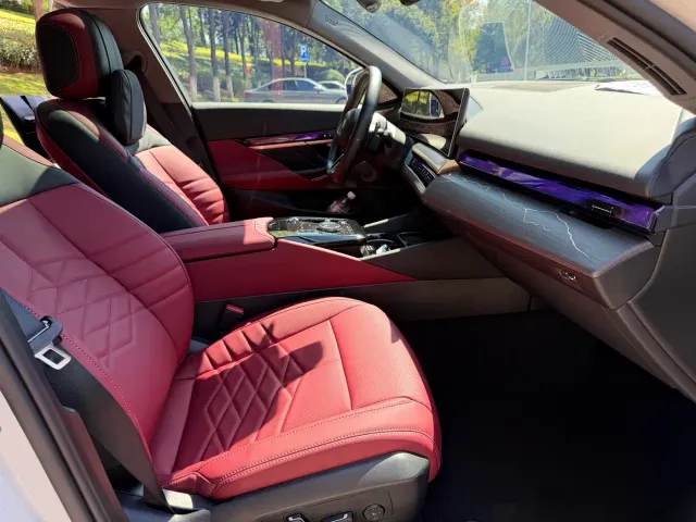 BMW 5 Series — Фото автомобиля 12