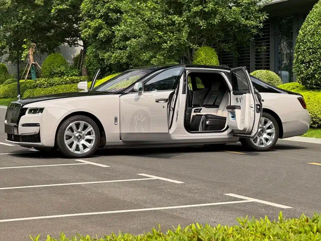 Rolls-Royce Ghost — Фото автомобиля 9