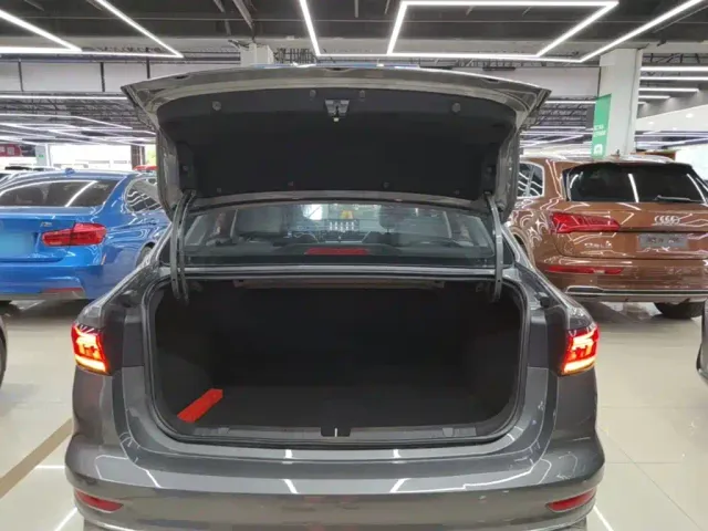 Geely Emgrand — Фото автомобиля 18