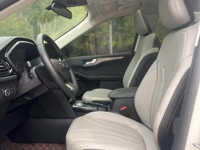Ford Escape — Фото автомобиля 9
