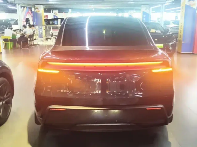 Tesla Model Y — Фото автомобиля 5