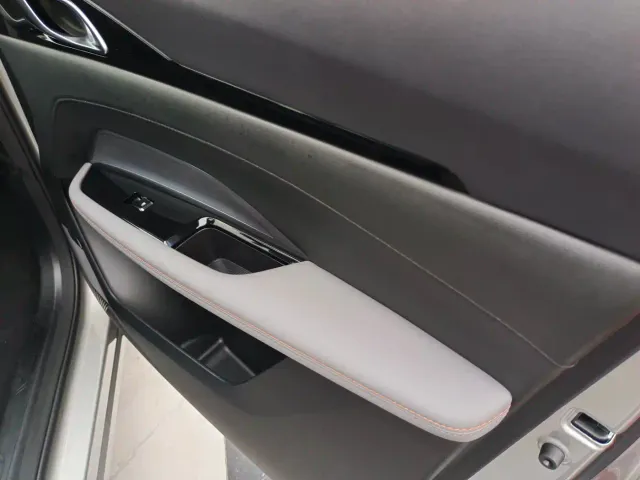 Changan Z6 — Фото автомобиля 9