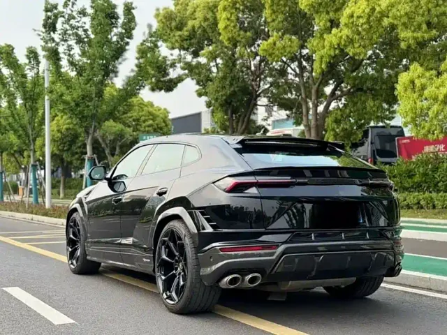 Lamborghini Urus — Фото автомобиля 4