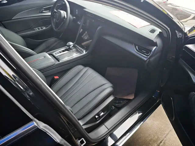 Hongqi H5 — Фото автомобиля 10