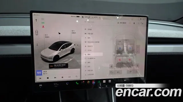 Tesla Model Y — Фото автомобиля 16