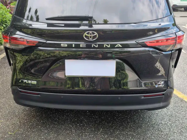Toyota Sienna — Фото автомобиля 5