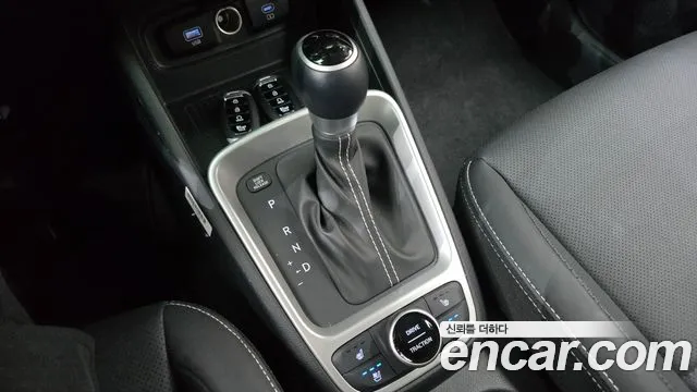 Hyundai Venue — Фото автомобиля 12
